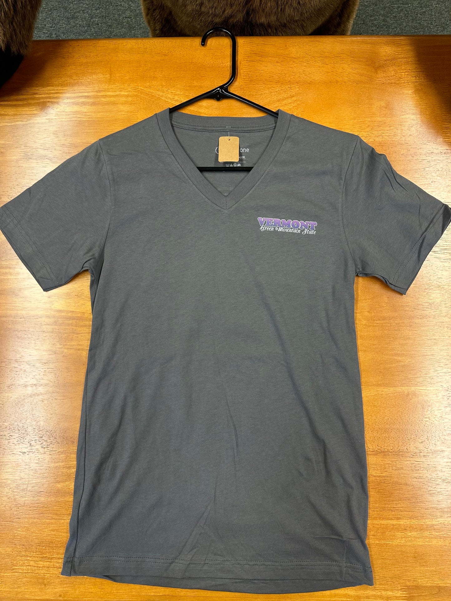 Retro Oval Vermont V Neck T Shirt Color Asphalt