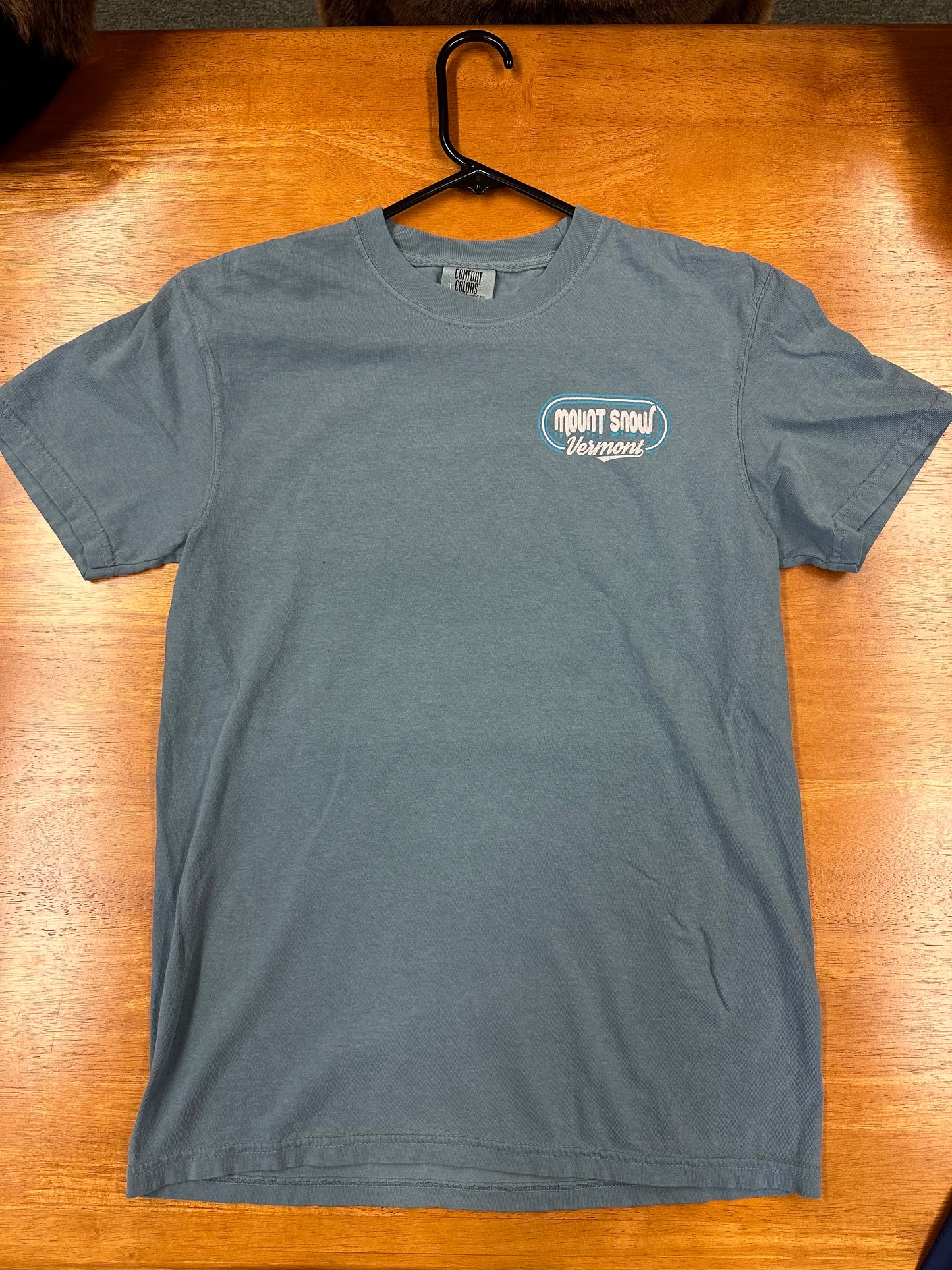 Retro Stay & Play Badge Sunset Tshirt Color Ice Blue