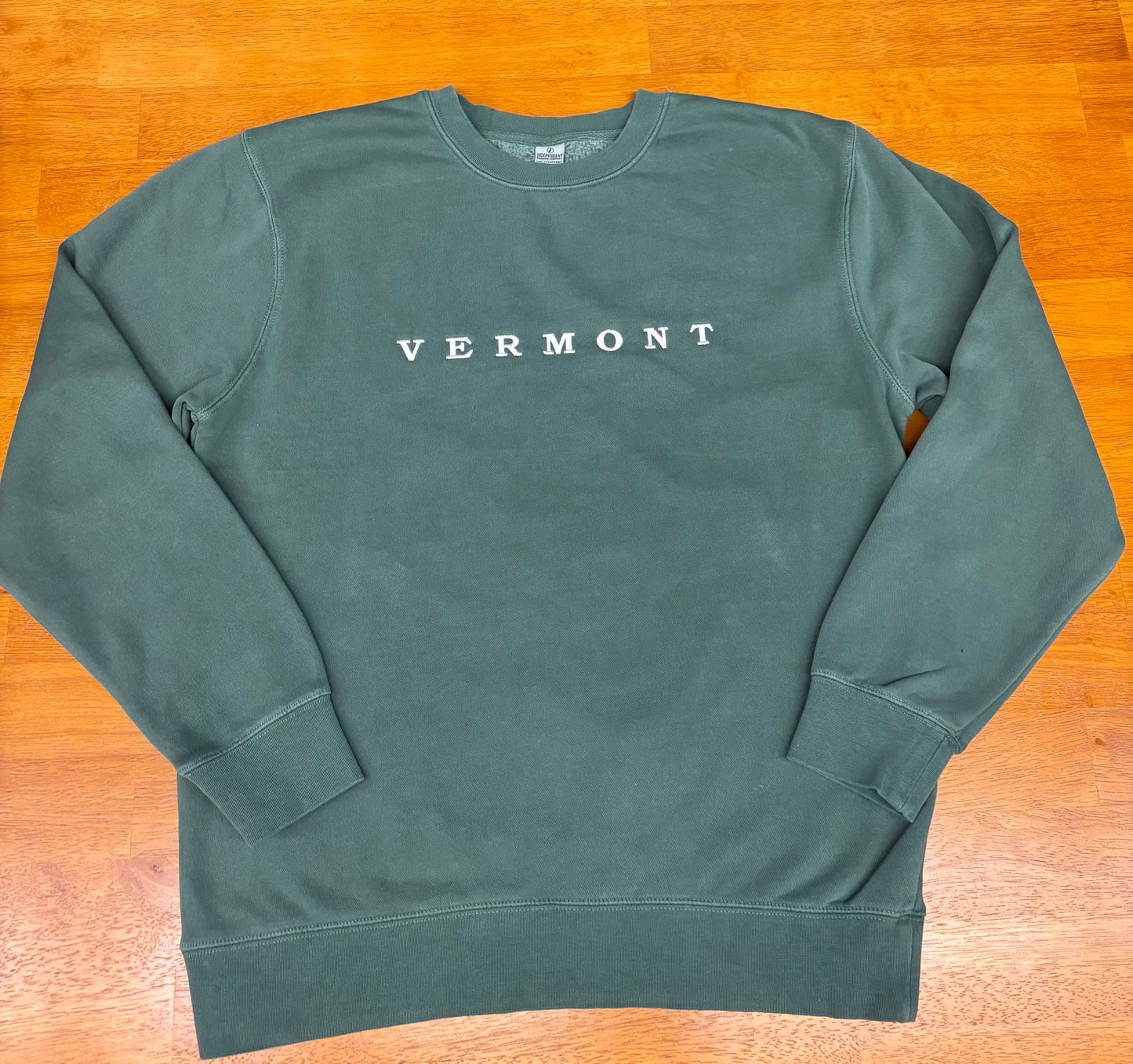 Vermont Embroidered Crew Neck Color Hunter Green