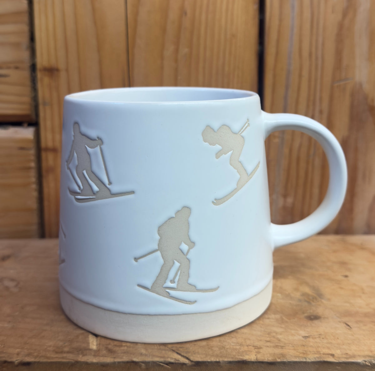 Wide Base Mug With Skiers