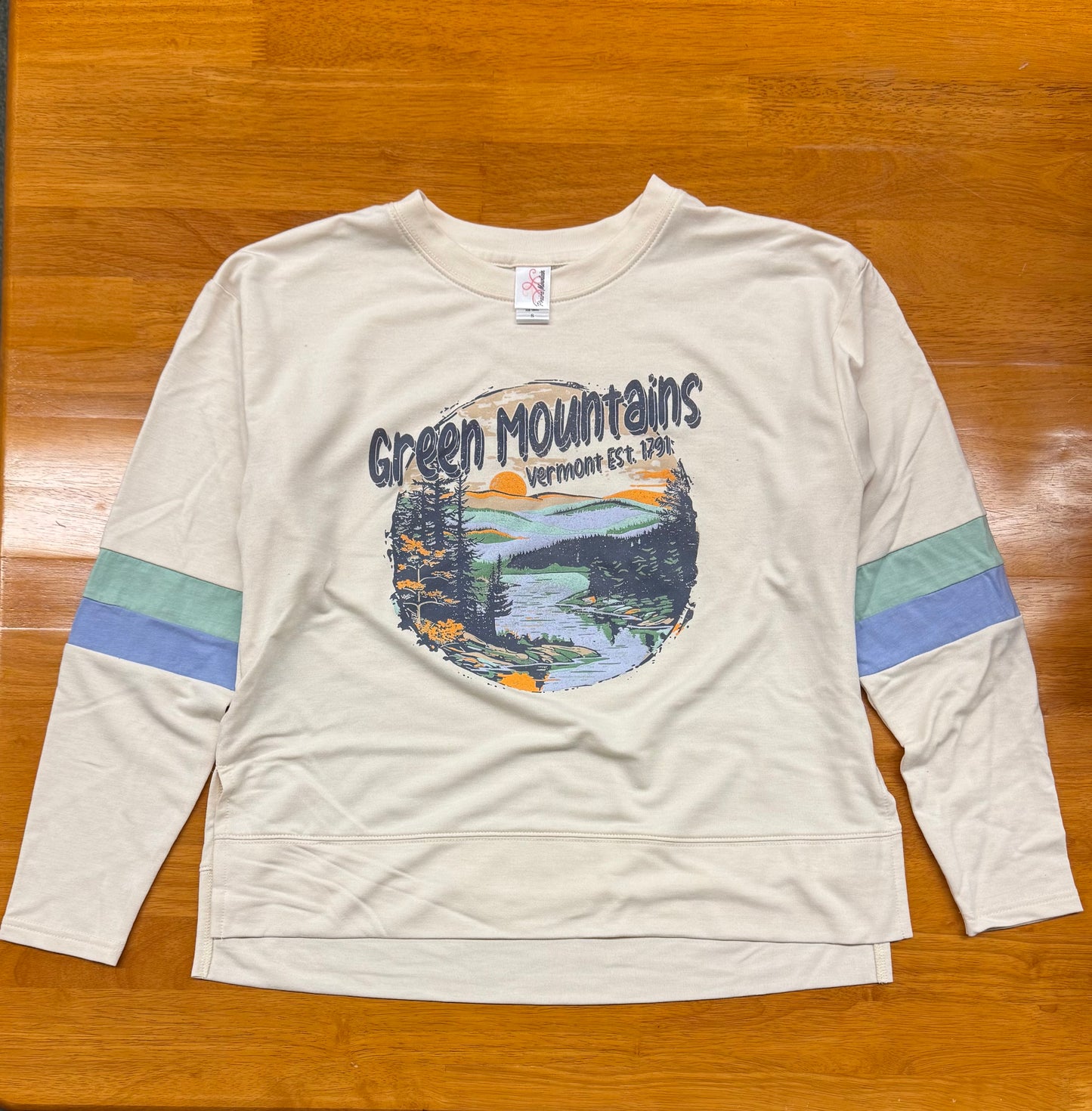 Vintage Lt Wt Green Mountain Crew Neck Color Ivory