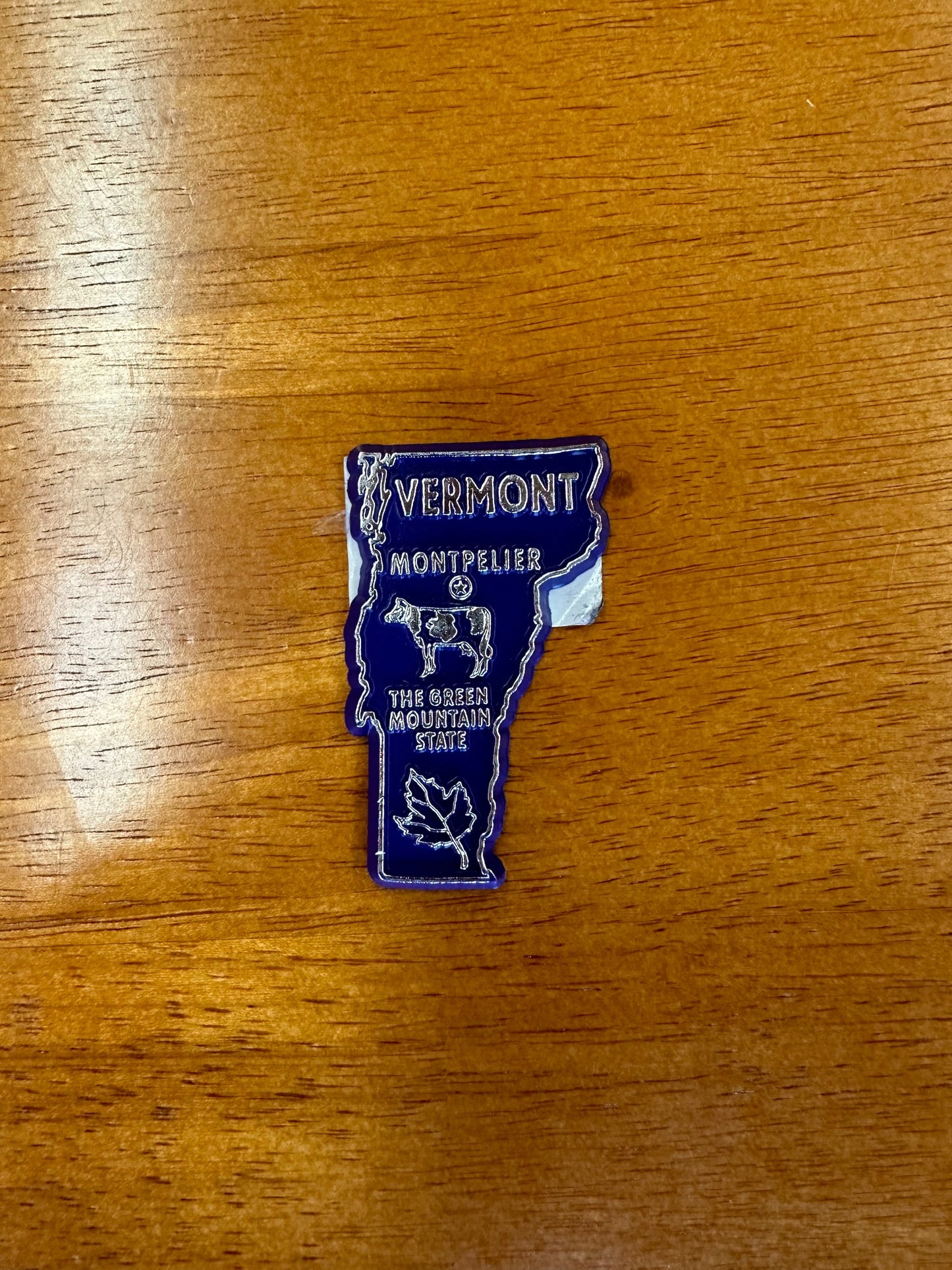 Vermont State Magnet Small Color Purple & Silver
