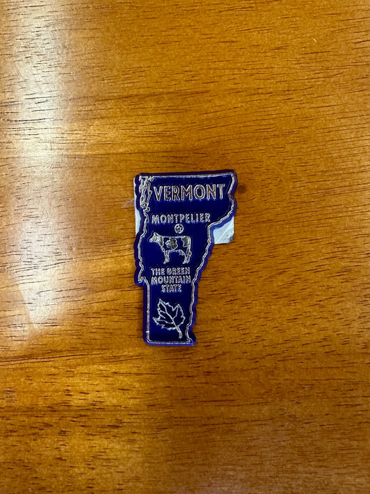 Vermont State Magnet Small Color Purple & Silver
